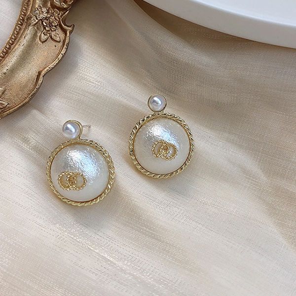 22ss 18style copper alloy metal brand designer round stud earrings luxury women crystal rhinestone pearl retro tassel earring jewelry access, Golden;silver
22ss 18style copper alloy metal brand designer round stud earrings luxury women crystal rhinestone pearl retro tassel earring jewelry access, Golden;silver