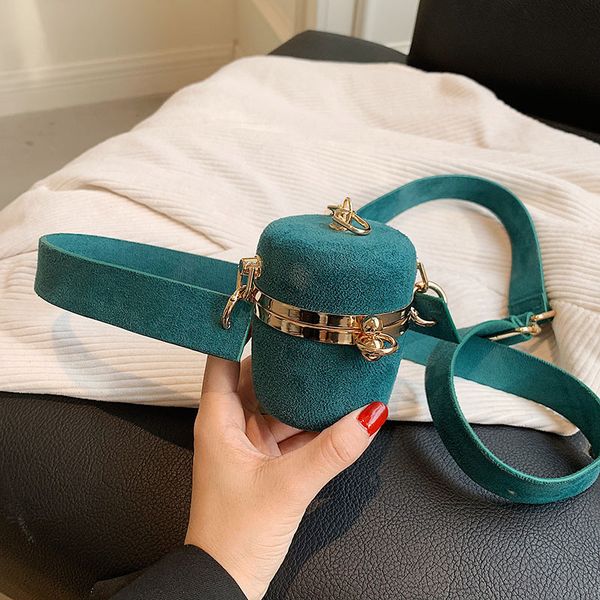 mini bucket 2022 new cylinder niche fashion wide shoulder strap single shoulder messenger women's lipstick bag
mini bucket 2022 new cylinder niche fashion wide shoulder strap single shoulder messenger women's lipstick bag
