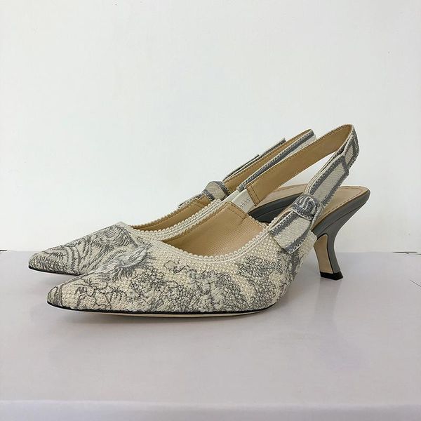 pointed high-heeled shoes women 2021 spring summer embroidery cat heel single shoe word buckle baotou sandals stiletto bow pumps dress, Black
pointed high-heeled shoes women 2021 spring summer embroidery cat heel single shoe word buckle baotou sandals stiletto bow pumps dress, Black