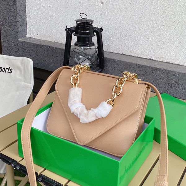 designer women bott cowhide shoulder bag italy brand big gold chain flap handbags woman genuine leather messenger crossbody handbag luxurys
designer women bott cowhide shoulder bag italy brand big gold chain flap handbags woman genuine leather messenger crossbody handbag luxurys