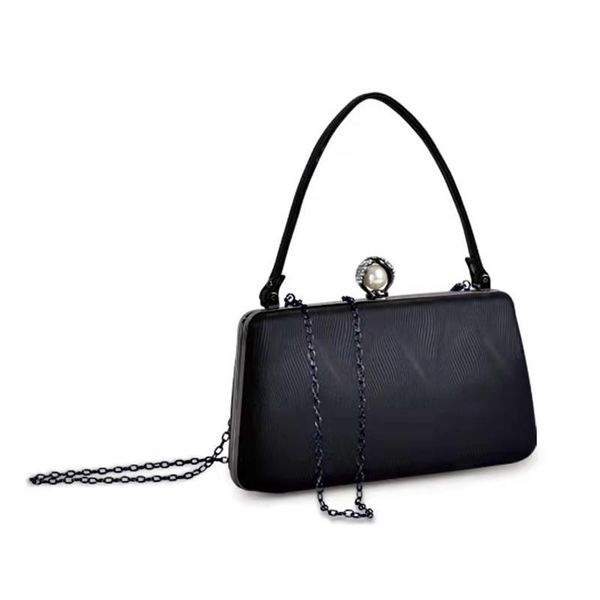 evening bags 2021 european and american ladies simple fashionable portable dinner shoulder bag 2202
evening bags 2021 european and american ladies simple fashionable portable dinner shoulder bag 2202