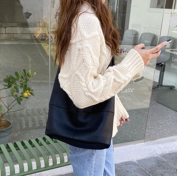 women's bag 2021 spring/summer tide port style large-capacity fashion soft surface casual all-match one-shoulder armpit bucket bags 
women's bag 2021 spring/summer tide port style large-capacity fashion soft surface casual all-match one-shoulder armpit bucket bags