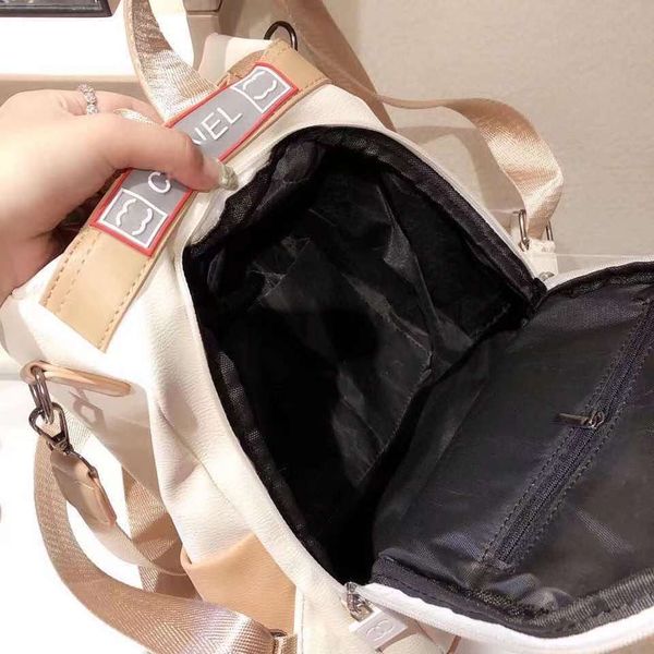 classic flower 7a fashion c bags middle shoulder back 2021 new network red leisure sports bag backpack large capacity students
classic flower 7a fashion c bags middle shoulder back 2021 new network red leisure sports bag backpack large capacity students