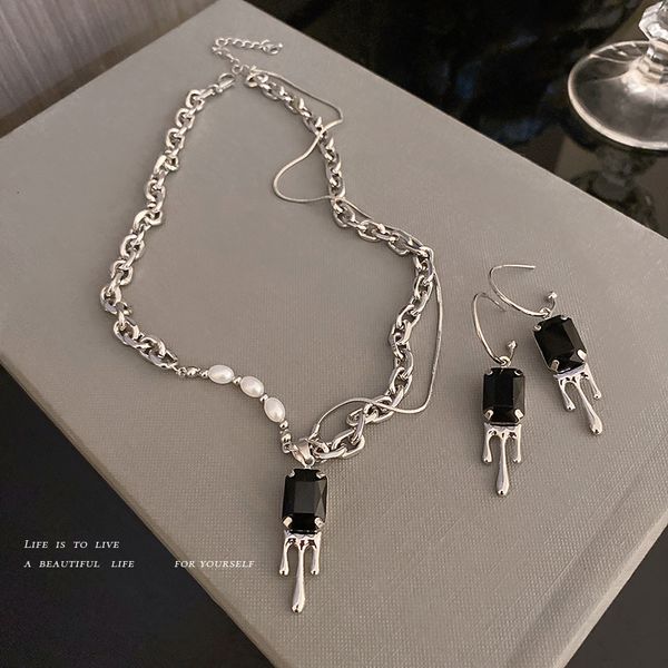 designer necklace luxury chain 925 silver needle geometric black crystal earrings pearl dark wind temperament hip hop fashion collarbone
designer necklace luxury chain 925 silver needle geometric black crystal earrings pearl dark wind temperament hip hop fashion collarbone