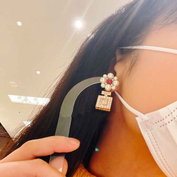 2022 charm stud earring with red and white color shell square shape in 18k gold plated for women wedding jewelry gift have box stamp ps7251, Golden
2022 charm stud earring with red and white color shell square shape in 18k gold plated for women wedding jewelry gift have box stamp ps7251, Golden