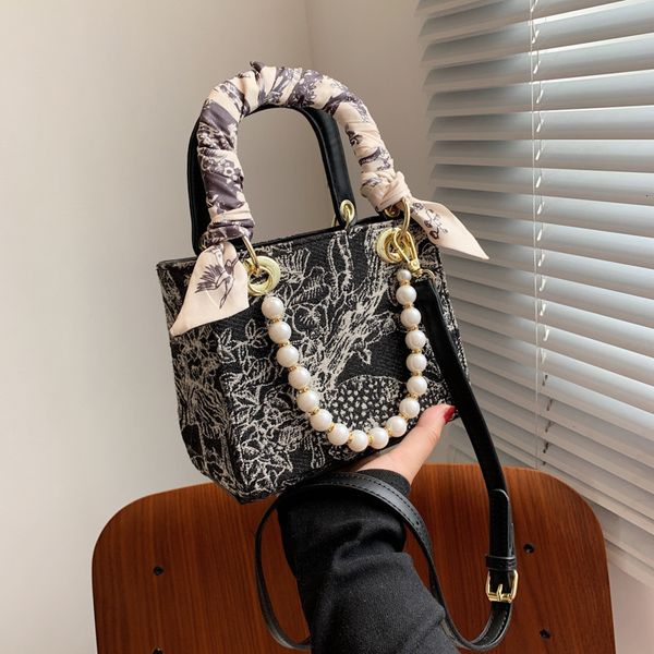 bag female 2021 new bags korean fashion portable mini princess bag pearl chain one shoulder messenger
bag female 2021 new bags korean fashion portable mini princess bag pearl chain one shoulder messenger