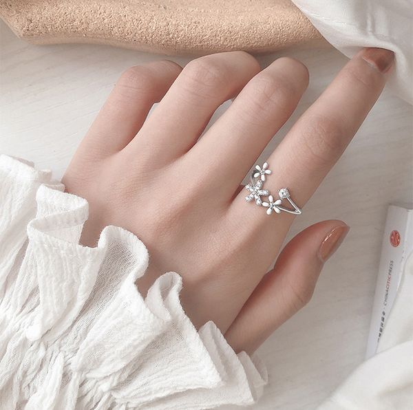 fashion dripping glaze white flowers ring girl gift engagement wedding band romantic opening crystal rhinestones rings, Slivery;golden
fashion dripping glaze white flowers ring girl gift engagement wedding band romantic opening crystal rhinestones rings, Slivery;golden