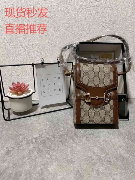 designer handbags 2021 new 1955 flip phone female printed letter messenger vertical small square bag
designer handbags 2021 new 1955 flip phone female printed letter messenger vertical small square bag