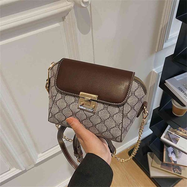 medieval design small bag female new french minority lock sling single shoulder oblique span shell purse black friday, Black;red
medieval design small bag female new french minority lock sling single shoulder oblique span shell purse black friday, Black;red