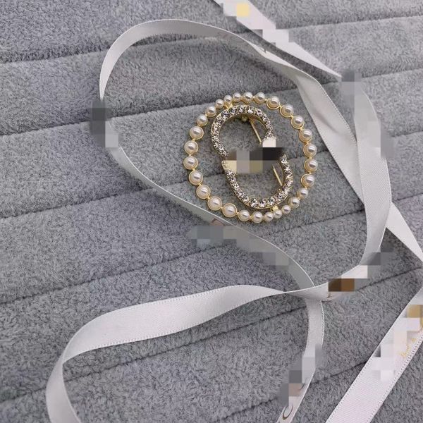 korean version d home brooch / fashion dijia brooch gold plated trend style cd letter pearl simple temperament brooch female, Golden
korean version d home brooch / fashion dijia brooch gold plated trend style cd letter pearl simple temperament brooch female, Golden