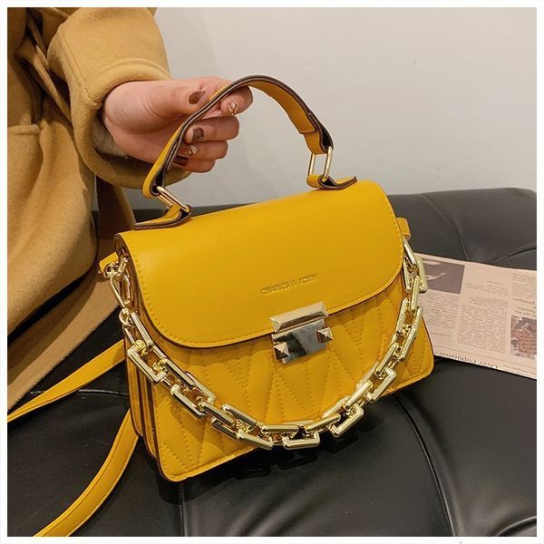 handbag bag female 2021 fashion one shoulder messenger popular chain texture portable small square, Black;red
handbag bag female 2021 fashion one shoulder messenger popular chain texture portable small square, Black;red
