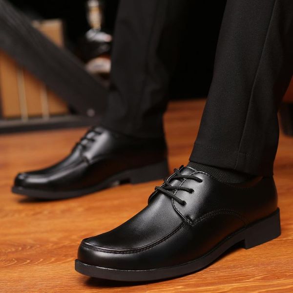 black men formal shoes autumn winter dress brand leather classic business gentleman big size
black men formal shoes autumn winter dress brand leather classic business gentleman big size