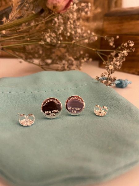 stud 925 sterling silver letter hand-cut classic round earrings for women, Golden;silver
stud 925 sterling silver letter hand-cut classic round earrings for women, Golden;silver