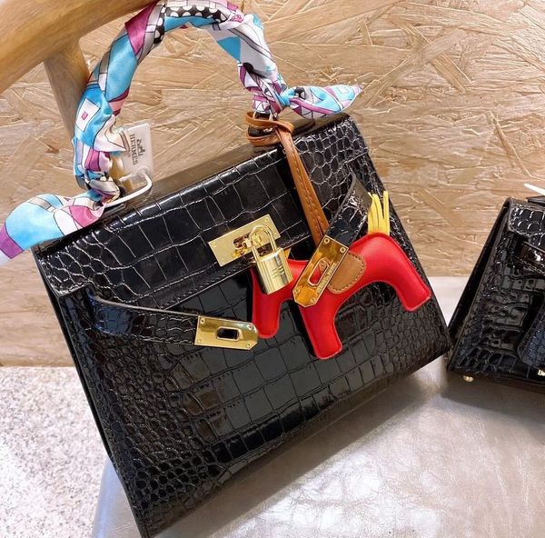 women luxurys designers bags 2021 tote crossbody fashion leather ochette shoulder prettyplus flower classic -l5200, Red;black
women luxurys designers bags 2021 tote crossbody fashion leather ochette shoulder prettyplus flower classic -l5200, Red;black