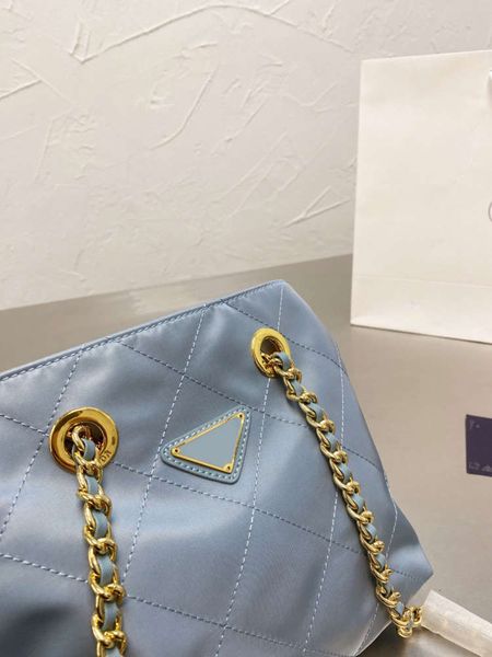 2021 parachute bag blue fashion chain shoulder strap genuine leather soft and comfortable high-end brand temperament nylon, Black;red
2021 parachute bag blue fashion chain shoulder strap genuine leather soft and comfortable high-end brand temperament nylon, Black;red