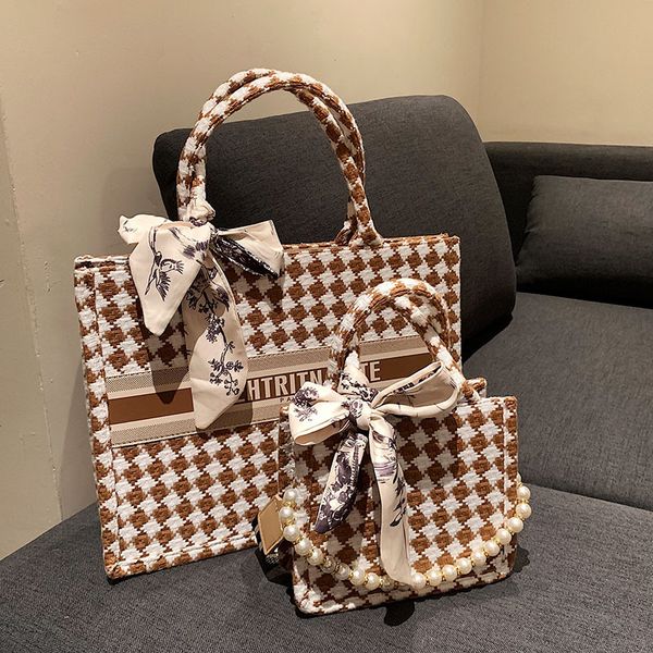 handbag autumn winter texture bag 2021 fashion women's simple ins lattice messenger tote, Black;red
handbag autumn winter texture bag 2021 fashion women's simple ins lattice messenger tote, Black;red
