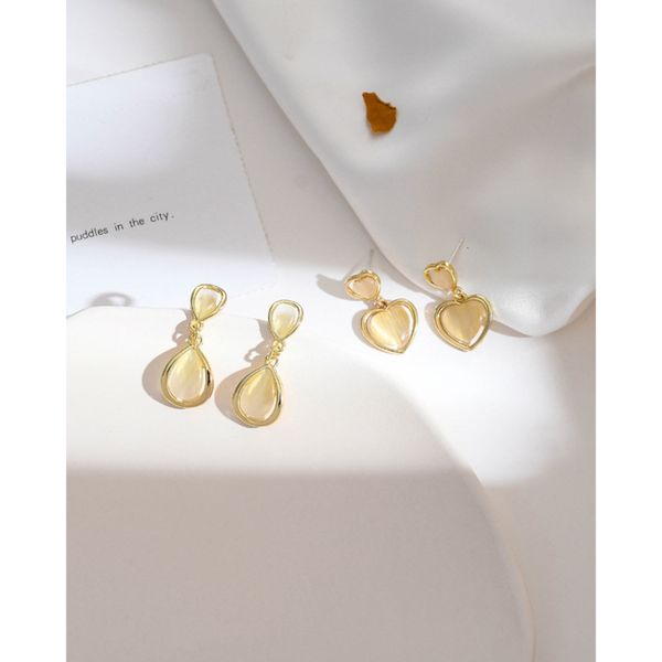 micro inlaid opal earrings fashion small simple fashion elegant 
micro inlaid opal earrings fashion small simple fashion elegant