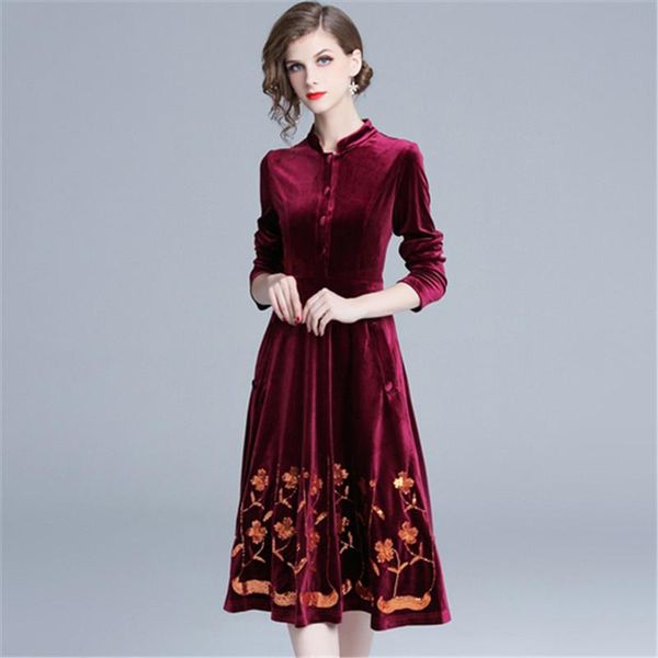 casual dresses 2021 autumn runway designer women vintage sequins embroidery velvet fashion single breasted long sleeves slim dress, Black;gray
casual dresses 2021 autumn runway designer women vintage sequins embroidery velvet fashion single breasted long sleeves slim dress, Black;gray