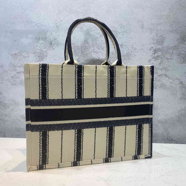 2022 latest handbag factory store trendy large capacity canvas women's bag portable one shoulder printed bag nnx8
2022 latest handbag factory store trendy large capacity canvas women's bag portable one shoulder printed bag nnx8