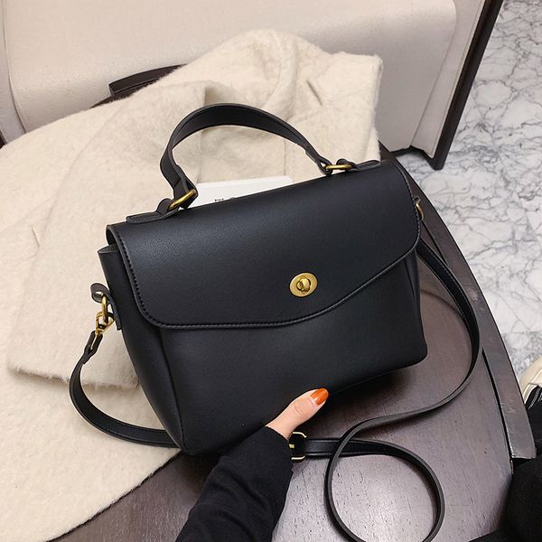ladies shoulder bag 2021 luxury design built-in mezzanine long shoulder strap sequin buckle party girl shopping messenger bag
ladies shoulder bag 2021 luxury design built-in mezzanine long shoulder strap sequin buckle party girl shopping messenger bag