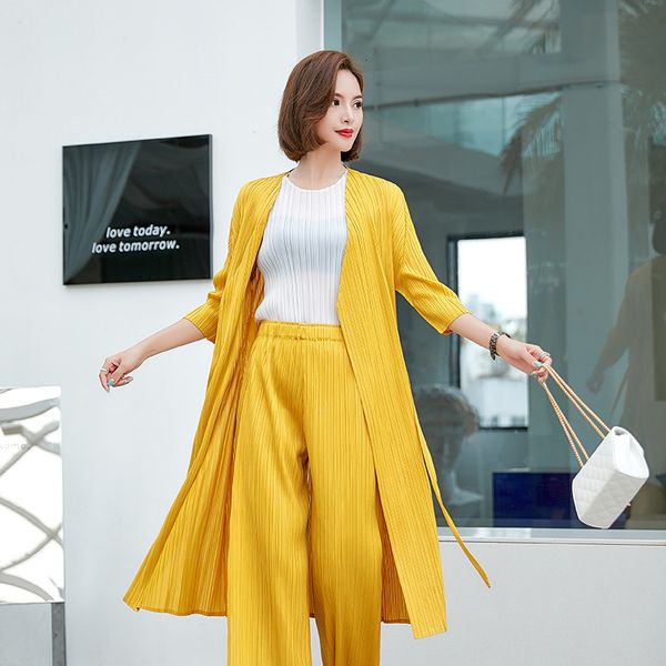 coats miyake fashion alternative personality unique v-neck thin fold solid lacing coat, Tan;black
coats miyake fashion alternative personality unique v-neck thin fold solid lacing coat, Tan;black