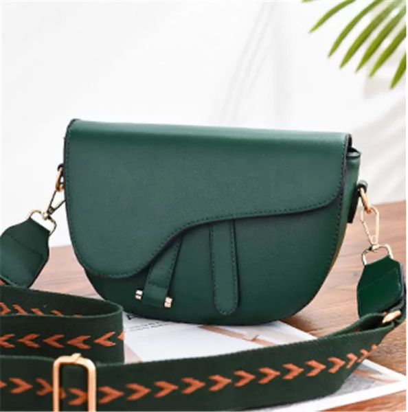 marc snapslouisbags_18 bags 2021 akend onthego saddle bag 
marc snapslouisbags_18 bags 2021 akend onthego saddle bag