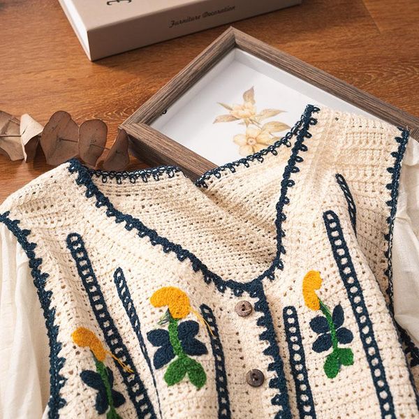 spring korean style v-neck hollow embroidery women's knitted stitching fake two-piece long-sleeved shirt t-shirt, White
spring korean style v-neck hollow embroidery women's knitted stitching fake two-piece long-sleeved shirt t-shirt, White