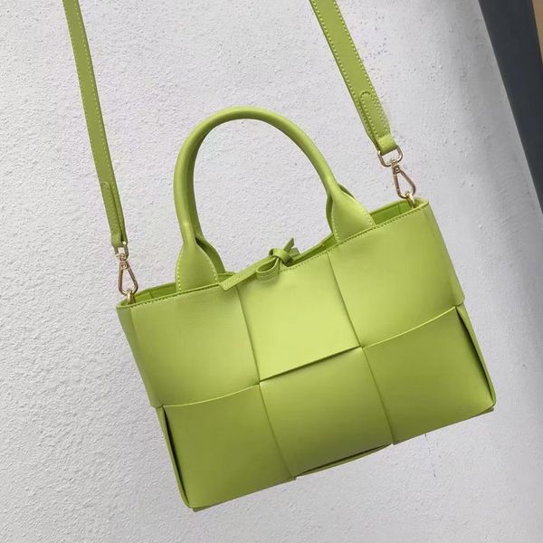 2021 bag for women 2021 leather model large capacity knitting portable commuting fashion shoulder bag luxuryss designerss yw
2021 bag for women 2021 leather model large capacity knitting portable commuting fashion shoulder bag luxuryss designerss yw