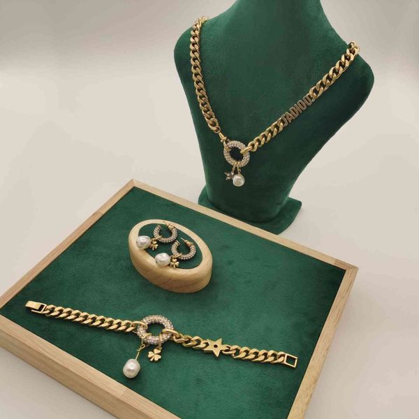special offer 2021 luxury designer jewelry new and old diamond necklace with red net lucky grass bracelet pearl earrings, Silver
special offer 2021 luxury designer jewelry new and old diamond necklace with red net lucky grass bracelet pearl earrings, Silver