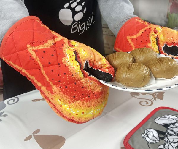 1 pc microwave glove 3d cartoon crab claw cotton oven mitts bbq or kitchen non-slip heat resistant baking insulation gloves
1 pc microwave glove 3d cartoon crab claw cotton oven mitts bbq or kitchen non-slip heat resistant baking insulation gloves