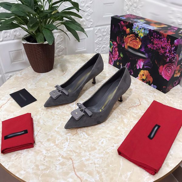 2021 good quality fashion women luxurys designers shoes designer sandals womens luxury high heels sandal dress shoess with box size 35-41 -g, Black
2021 good quality fashion women luxurys designers shoes designer sandals womens luxury high heels sandal dress shoess with box size 35-41 -g, Black