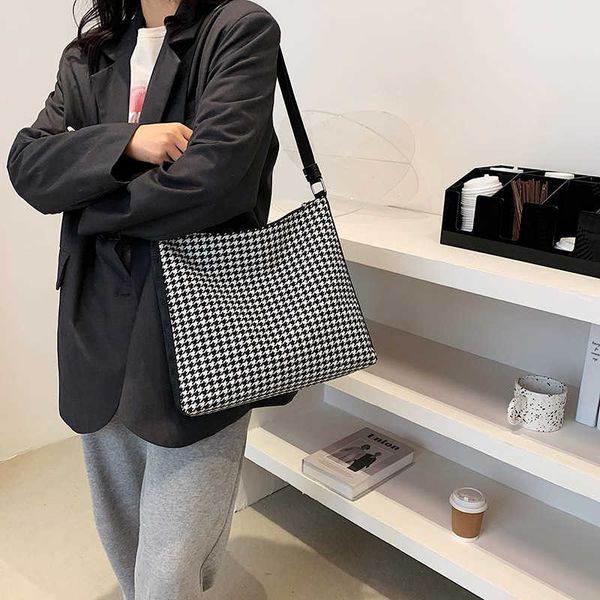 qianniaoge large capacity women's 2021 fashion versatile single shoulder bag simple slung bucket bag
qianniaoge large capacity women's 2021 fashion versatile single shoulder bag simple slung bucket bag