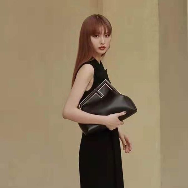 factory outlet luxury handbags and storage r09 tang yan star's new hand-held one shoulder diagonal straddle personalized bag buckle din
factory outlet luxury handbags and storage r09 tang yan star's new hand-held one shoulder diagonal straddle personalized bag buckle din