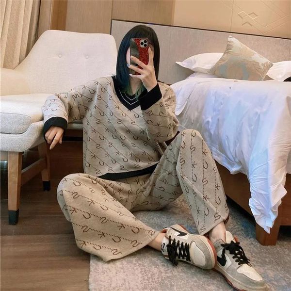 women's two piece pants 2021 elegant striped letters knitted pieces sets long sleeve hit color v-neck sweaters + high waist wide leg su, White
women's two piece pants 2021 elegant striped letters knitted pieces sets long sleeve hit color v-neck sweaters + high waist wide leg su, White