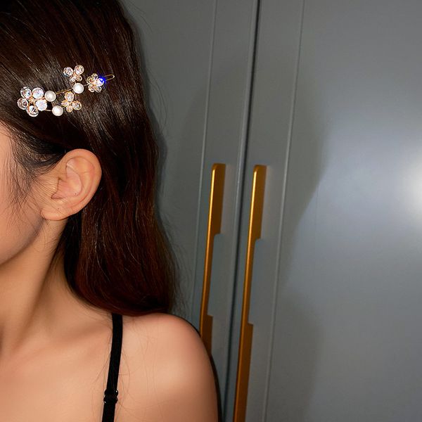 real gold electroplating crystal butterfly pearl flower hairpin mori natural style one word clip net red fashion temperament hair, Golden;silver
real gold electroplating crystal butterfly pearl flower hairpin mori natural style one word clip net red fashion temperament hair, Golden;silver