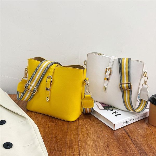 cross body fashion hit color shoulder bag, casual trend, women's large capacity messenger bucket designer travel sac
cross body fashion hit color shoulder bag, casual trend, women's large capacity messenger bucket designer travel sac
