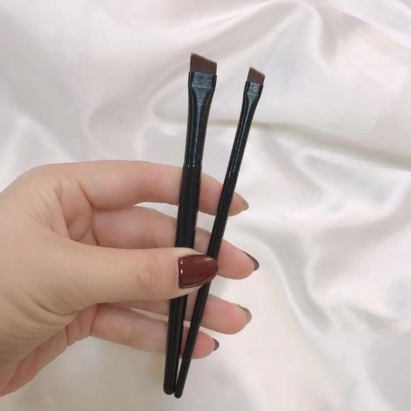 knife-edge eyeliner brush fine slanted head outline eyebrow portable makeup brushes
knife-edge eyeliner brush fine slanted head outline eyebrow portable makeup brushes