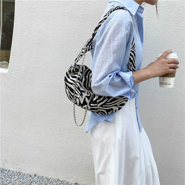 simple women's bag fashion in the spring of 2021
simple women's bag fashion in the spring of 2021