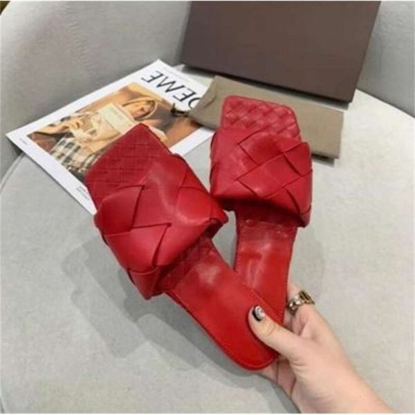 fuchsia nude 2021 luxury designer sandals summer slipper women leather mules squared sole the lido sandal party slippers with box, Black
fuchsia nude 2021 luxury designer sandals summer slipper women leather mules squared sole the lido sandal party slippers with box, Black