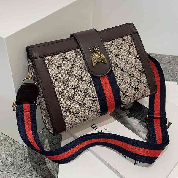 handbag small women's new fashion small square bag wide shoulder strap personalized leisure single shoulder messenger bag
handbag small women's new fashion small square bag wide shoulder strap personalized leisure single shoulder messenger bag