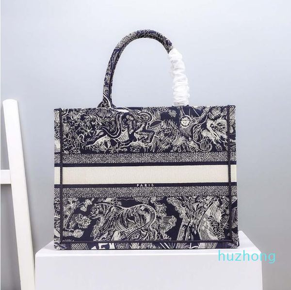 fashion designer printed woman dinner bag wamen tote bags retro embroidery craft waman hand wrap two sizes
fashion designer printed woman dinner bag wamen tote bags retro embroidery craft waman hand wrap two sizes
