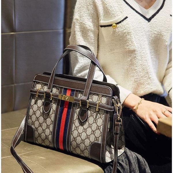 women's 2019 new korean versatile messenger shoulder atmosphere hand large capacity fashion bag
women's 2019 new korean versatile messenger shoulder atmosphere hand large capacity fashion bag