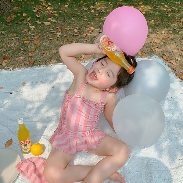 factory144y striped flash one-piece children's korean baby girl's lovely swimsuit, White;black
factory144y striped flash one-piece children's korean baby girl's lovely swimsuit, White;black