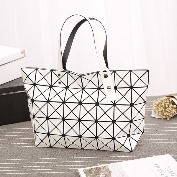 handbag trendy one shoulder lingge laser bag 2021 fashion women's simple and versatile splicing geometric
handbag trendy one shoulder lingge laser bag 2021 fashion women's simple and versatile splicing geometric