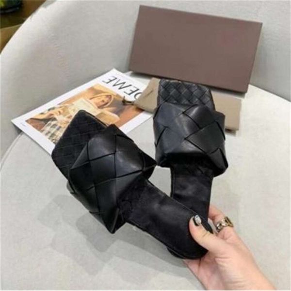 deep brown 2021 luxury designer sandals summer slipper women leather mules squared sole the lido sandal party slippers with box, Black
deep brown 2021 luxury designer sandals summer slipper women leather mules squared sole the lido sandal party slippers with box, Black
