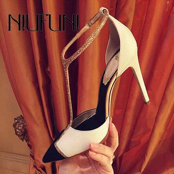 rhinestone color matching small pointed high heels women's sandals black white hasp type t shoes banquet
rhinestone color matching small pointed high heels women's sandals black white hasp type t shoes banquet