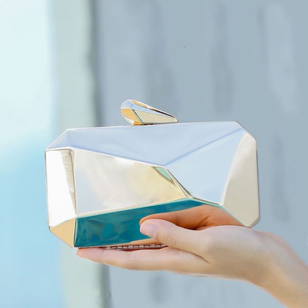 fashion women's dinner metal hand tide messenger chain small square banquet bag women
fashion women's dinner metal hand tide messenger chain small square banquet bag women