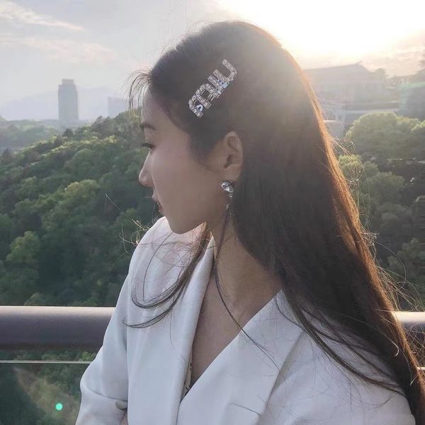 75% off design new fashion hairpin full diamond flash edge clip cold wind duck beak versatile accessories, Golden;silver
75% off design new fashion hairpin full diamond flash edge clip cold wind duck beak versatile accessories, Golden;silver