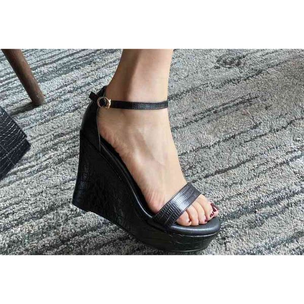sandals the transport of drop black girls in soft leather a buckle le sandals woman's wedges /12 casual shoes small size 33 no0b
sandals the transport of drop black girls in soft leather a buckle le sandals woman's wedges /12 casual shoes small size 33 no0b
