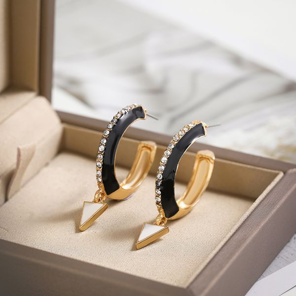 fashion geometric triangle black and white dripping oil hoop earrings for women trendy cz crystal round gold earrings jewelry, Golden;silver
fashion geometric triangle black and white dripping oil hoop earrings for women trendy cz crystal round gold earrings jewelry, Golden;silver